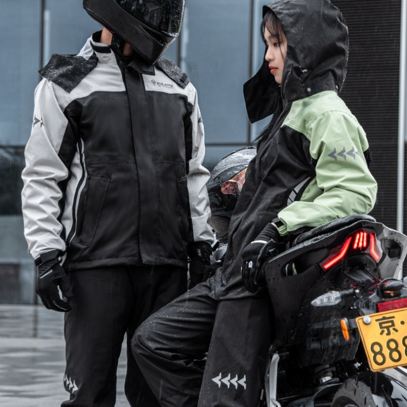 Conjunto de Jaqueta e Calças I - Cycling Commute In Rain avaliação e preço